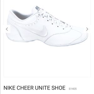 NIKE cheerleading shoes! SIZE 7 WOMENS